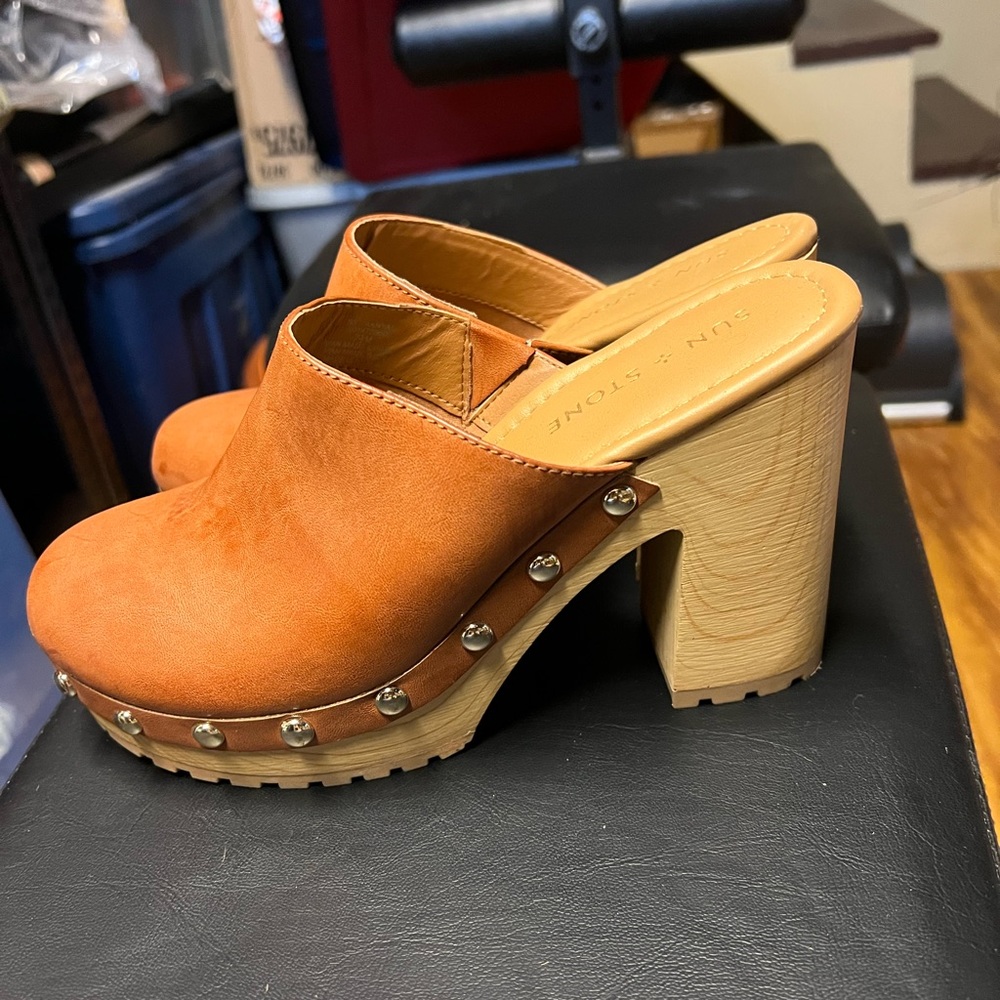 Sun and stone leather clogs